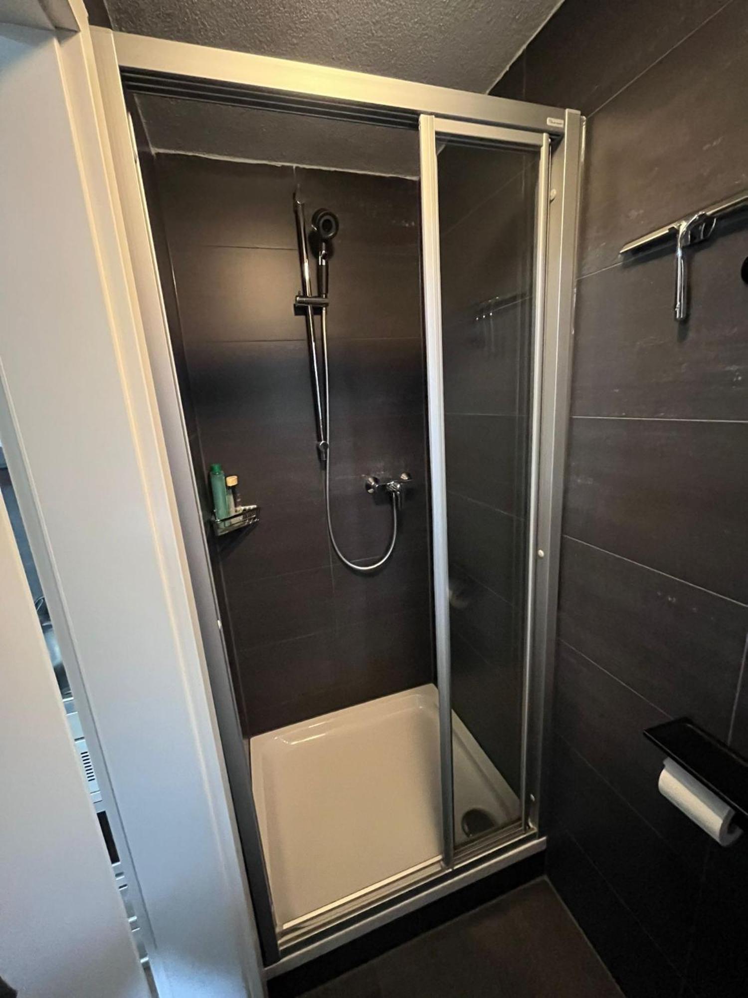 Tiny House Black Pearl Теттнанґ Екстер'єр фото